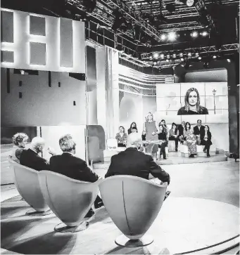  ??  ?? Sempre in onda Ogni ora del giorno ha il suo talk show, in diretta o in replica, con gli stessi ospiti che girano dall’uno all’altro