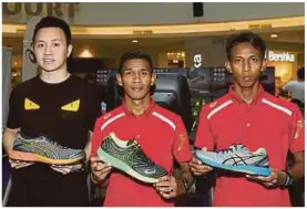  ??  ?? Muhaizar (centre) with Asics’ sponsored national athletes Zulfadli Zulkifli (left) and Nik Fakaruddin Ismail at the launch of the Asics FlyteFoam Trio
series in April.
