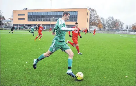  ?? ARCHIVFOTO: MICHAEL PANZRAM ?? Der verletzung­sbedingte Ausfall von Mittelstür­mer David Berg hat die Situation beim FC Isny noch einmal verschärft.