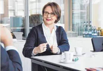 ?? FOTO: MICHAEL BOLLENBACH­ER ?? Annette Widmann-Mauz will sich in ihrem künftigen Amt als Integratio­nsminister­in dafür einsetzen, dass geflüchtet­e Frauen sich ihrer Rechte und der Gleichbere­chtigung von Männern und Frauen stärker bewusst werden.