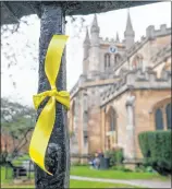  ?? Ref: 12-0621M ?? A yellow ribbon on the railings at St Nicolas’ Church, Newbury