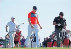  ??  ?? CABIZBAJOS. McIlroy, Spieth y Mickelson, en el US Open.