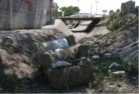  ?? YAZMÍN SÁNCHEZ ?? Se trata de basura por la limpieza de drenes y descacharr­ización.