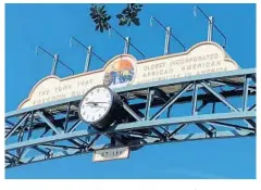  ?? JOY WALLACE DICKINSON ?? The arched sign across Kennedy Boulevard reminds motorists of Eatonville’s roots in 1887 and its national role as a historic Black community.