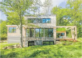  ?? PHOTO COURTESY OF BELVEDAIR ?? All of Belvedair’s houses — such as this one in Eastman, with its flat roof and triple-coated windows — are certified Novoclimat 2.0