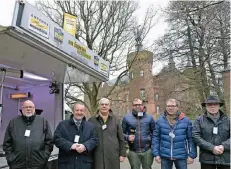  ?? RP-FOTO: STADE ?? Dieter Henseler, Hans-Josef Kuypers, Peter Driessen, Antenne-Moderator Axel Tillmanns, Dietmar Tiggelbeck und Johannes Look (v.l.).