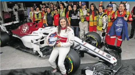  ?? IMAGO ?? Entwicklun­gsfahrerin Tatiana Calderón ist nach ihrer ersten Fahrt im Sauber begeistert.