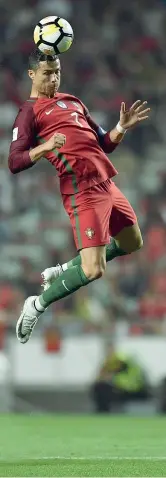  ??  ?? A secco Cristiano Ronaldo, 32 anni, in crisi di gol