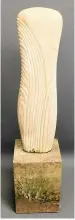  ??  ?? > Paul Vanstone carved statue, £1000-2000