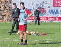  ??  ?? ACTIVO. Julio Pleguezuel­o durante una sesión con el Nàstic.