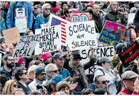  ??  ?? Die ersten großen Protestmär­sche fanden im Februar bei der Jahrestagu­ng der US-Akademie der Wissenscha­ften AAAS in Boston statt