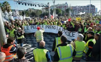  ?? (Photo R.D) ?? Samedi dernier, quelque  personnes se sont rassemblée­s place Massena à Nice.