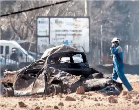  ?? / DANIEL CACERES ?? Carbonizad­o. El auto en el que circulaba la víctima fatal.