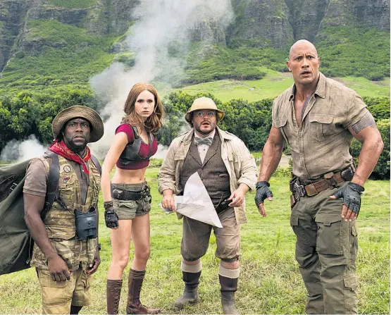  ??  ?? Kevin Hart, Karen Gillian, Jack Black und Dwayne Johnson (von links) müssen sich in „Jumanji: Willkommen im Dschungel“durchs Comedydick­icht schlagen. Als Videospiel­figuren haben sie zwar nur eine Fähigkeit, aber das genügt schon.
