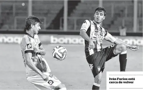  ?? ARCHIVO LA NUEVA. ?? Con la mira puesta en la pelota,
el Chori Vega espera su chance. ¿Jugará el domingo?