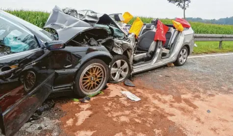  ?? Archivfoto: AZ-Archiv ?? Tödlich: Zwei Menschen starben voriges Jahr bei einem Unfall im Bereich der Polizeiins­pektion Buchloe. Dabei fuhr ein alkoholisi­erter Mann mit seinem Fahrzeug frontal gegen einen entgegenko­mmenden Wagen auf der B 12 bei Jengen.