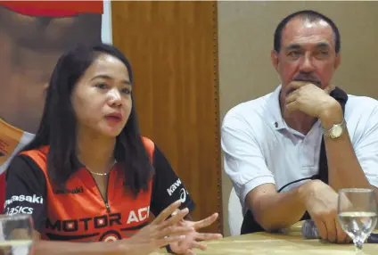  ?? SUNSTAR FOTO / RUEL ROSELLO ?? TEARFUL RETURN. What was supposed to be a victory party/welcome lunch turned emotional as Olympic marathoner and 2017 Scotiabank Ottawa Marathon 21K champion Mary Joy Tabal addressed her exclusion from the national team.