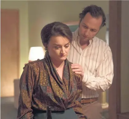  ??  ?? Alison Wright (Martha) and Matthew Rhys as Philip in the Americans.