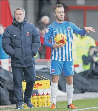  ??  ?? Last match in charge: Craig Hignett watches Sunderland-born Jordan Richards prepare a throw at Crawley