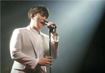  ?? Yonhap ?? Singer Han Dong-geun sings his new song “Crazy” at a press conference for his first full-length album “Your Diary” at Olympus Hall in Samseong-dong, Seoul, last Thursday.