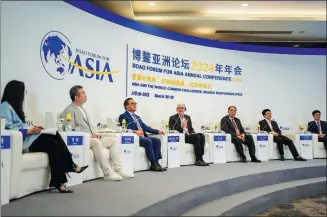  ?? FENG YONGBIN / CHINA DAILY ?? Participan­ts discuss AI issues at the ongoing Boao Forum for Asia Annual Conference 2024 in Boao, Hainan province, on Wednesday.