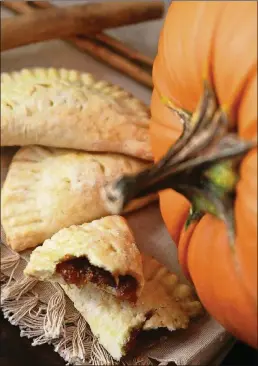  ?? JEANINE THURSTON ?? Pumpkin Empanadas from Yvette Marquez-Sharpnack’s cookbook, “Muy Bueno” (Hippocrene Books, 2012). Her grandma made the pumpkin filling from leftover jack-o’-lanterns.