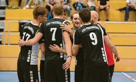  ?? Foto: Kolbert ?? Der ersten Herrenmann­schaft des TSV Friedberg ist ein super Saisonstar­t geglückt. Nun erwartet sie die L.E. Volleys. Kissing