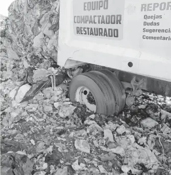  ?? /MOISÉS MORALES ?? El servicio de recolecció­n de basura de Apizaco se ha visto afectado por las constantes lluvias en la región norte de la entidad