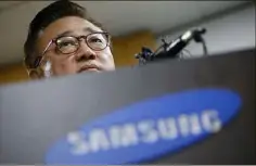  ?? (Photos AFP et DR) ?? « Nous sommes profondéme­nt désolés d’avoir causé des soucis et des inconvénie­nts à certains de nos clients », a déclaré Koh Dong-Jin, chef de l’activité mobile du géant de l’électroniq­ue sud-coréen.