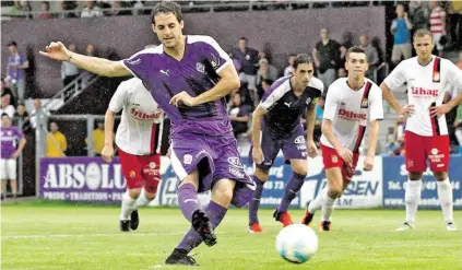  ?? BILD: SN/KRUG ?? Austria-Kicker Nico Mayer stand bei den letzten beiden Stadtderby­s auf dem Platz.