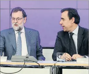  ?? EMILIA GUTIÉRREZ ?? El presidente Rajoy, junto a Martínez-Maillo ayer en la ejecutiva del PP