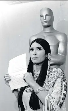  ?? PHOTOS: THE ASSOCIATED PRESS/FILES ?? Sacheen Littlefeat­her caused a stir in 1973 when she told the Academy Awards audience that Marlon Brando was declining to accept his Oscar as best actor for his role in The Godfather to protest Hollywood’s treatment of Native Americans.