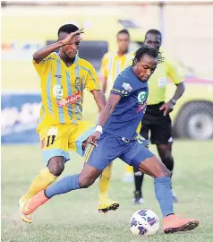  ??  ?? Harbour View’s John-Ross Edwards (right) about to take a shot while under pressure from Waterhouse’s Kemar Beckford in their Red Stripe Premier League match at the Drewsland Stadium on Sunday December 6, 2015.