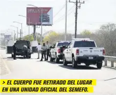  ??  ?? > EL CUERPO FUE RETIRADO DEL LUGAR EN UNA UNIDAD OFICIAL DEL SEMEFO.