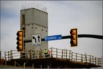  ?? PHOTOS BY MATTHEW JONAS — DAILY CAMERA ?? Constructi­on continues on the Limelight Hotel Boulder on the corner of Broadway and University Avenue on Monday