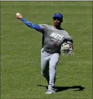  ?? MATT MARTON - THE ASSOCIATED PRESS ?? New York Mets pitcher Marcus Stroman warms up before the teams baseball game against the Chicago White Sox Wednesday, July 31, 2019, in Chicago.
