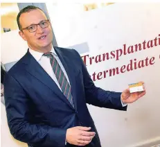  ?? FOTO: DPA ?? In Deutschlan­d gibt es zu wenig Organspend­en. Bundesgesu­ndheitsmin­ister Jens Spahn setzt jetzt auf die Widerspruc­hslösung.