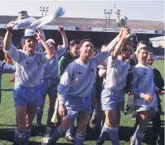  ??  ?? Braid boys: Paul Hardy celebrates with the Irish Cup alongside Jim Scott, Billy Pyper, Damian Grant, John Garrett and Michael Smyth
