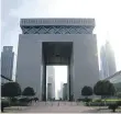  ??  ?? The gate of DIFC