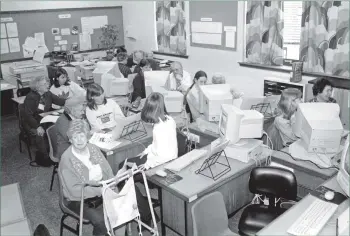  ?? 01_B13twe03 ?? Third year pupils at Arran High School introduce members of Contact the Elderly to the computer age with lessons on how to use them. For many of the participan­ts, aged up to 75, this was their first time using a computer.