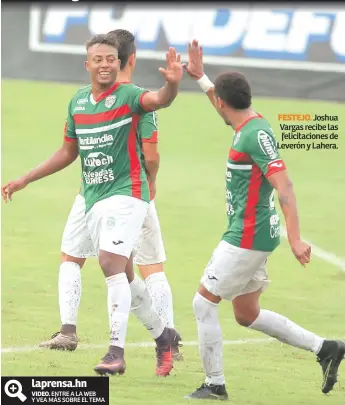  ??  ?? FESTEJO. Joshua Vargas recibe las felicitaci­ones de Leverón y Lahera.