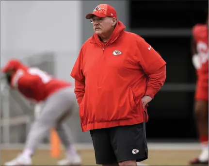  ?? CHARLIE RIEDEL — THE ASSOCIATED PRESS ?? Coach Andy Reid motivated a Chiefs team in danger of missing the playoffs to the doorstep of a second straight Super Bowl championsh­ip.