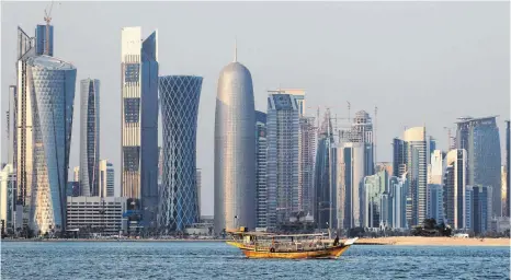  ?? FOTO: DPA ?? Skyline von Doha: Europäisch­e Unternehme­n, die zu einem Teil dem Emirat Katar gehören, verfolgen die Entwicklun­g mit Sorgen.