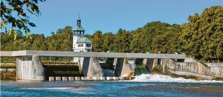  ?? Fotos: Peter Fastl, Ulrich Wagner, Imago Images ?? Der Augsburger Hochablass, ein Lechwehr, leitet seit Jahrhunder­ten Wasser in die Stadt. Er ist eines von 22 Denkmälern, die zur Welterbe-Bewerbung der Stadt gehören.