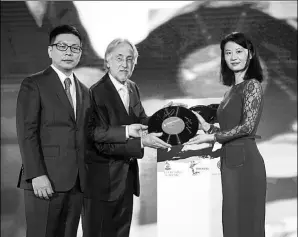 ??  ?? Neil Portnow (center), chairman and CEO of Recording Academy, and Steven Fock (left), CEO of Bravo Entertainm­ent, attend the Beijing event to announce the launch of the Grammy Festival China.