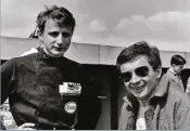  ??  ?? En 1966, Éric Offenstadt est pilote automobile. À Montlhéry, il discute avec Jean-pierre Beltoise.