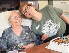  ?? Contribute­d photo ?? Sharon Beadle, right, with her mother, Marilyn Cumiskey, in February 2020.