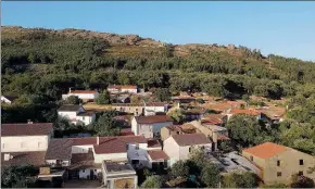  ?? ?? ◀
A aldeia de Ferraria de São João, no concelho de Penela. Em 2017, arderam currais e os telhados de algumas casas