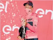  ?? EFE ?? Hart celebró la coronación en el Giro de Italia.