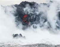  ?? JAE C. HONG/THE ASSOCIATED PRESS ?? As lava flows into the ocean, toxic steam clouds rise near Pahoa.